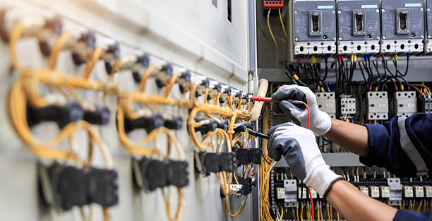 Professional Electrician technician working in Mississippi State, MS